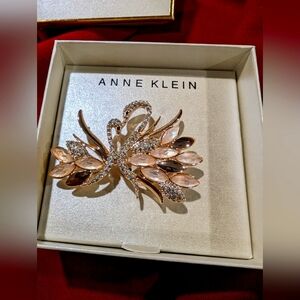 COPY - Anne Klein rose gold tone and crystal swan broach. 2.5 inches long . EUC